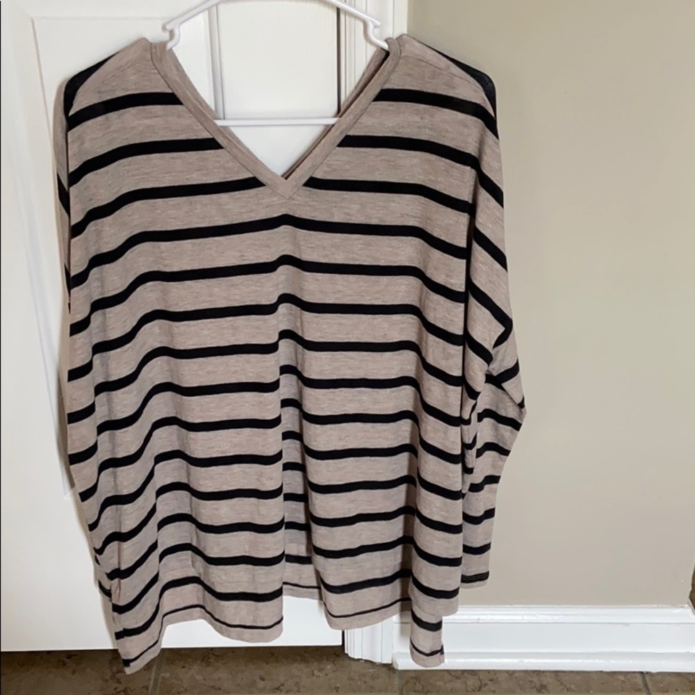 Oversized v-neck top.